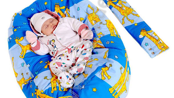 Motiv Sterne oder Blumen versch Alternative zur Babywippe & Babyliege Lagerungskissen Baby Liegekissen später als Kindersitzsack einsetzbar Farben Stars